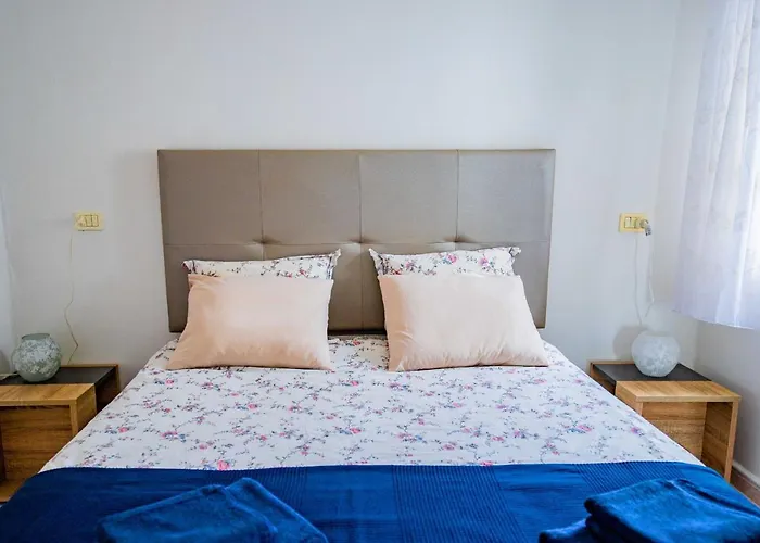 Sea Breeze Apartment *